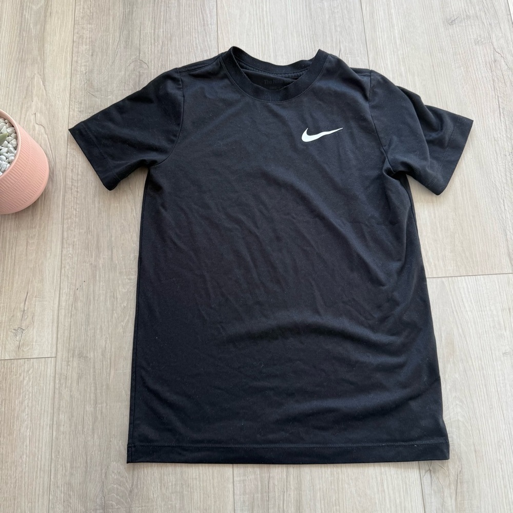Boys Nike shirt size medium Dri fit
